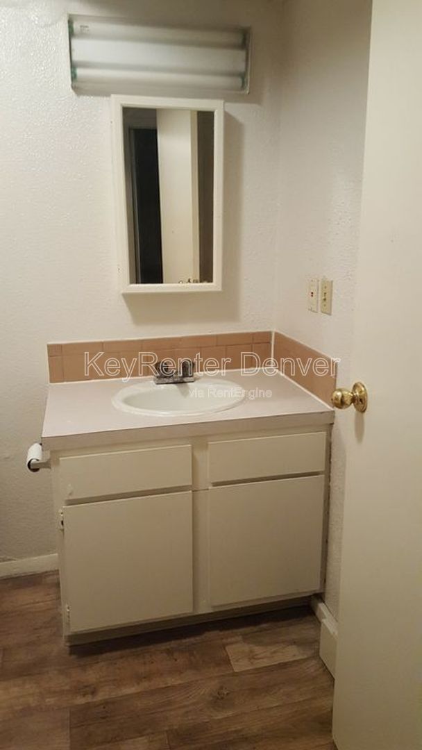 Building Photo - 1118 6th St