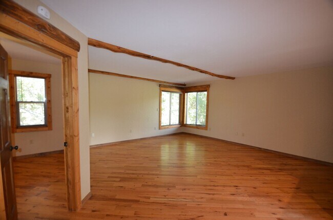 Building Photo - 471 High Point Dr