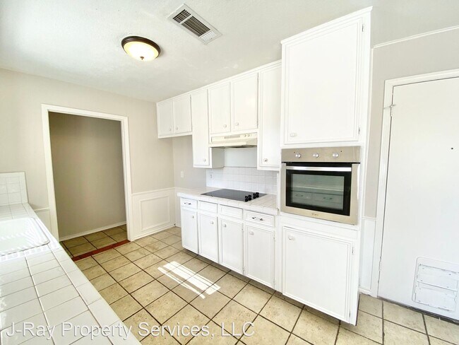 Building Photo - 3 br, 2 bath House - 213 Laura Drive