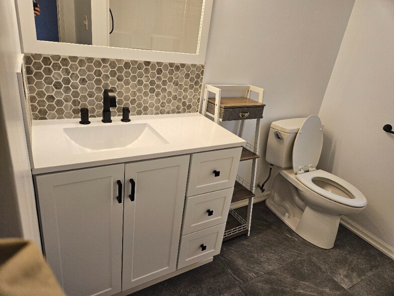 Building Photo - 1910 Bromwich Rd