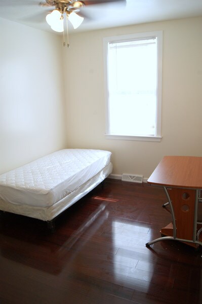 Building Photo - 203 Cherry St