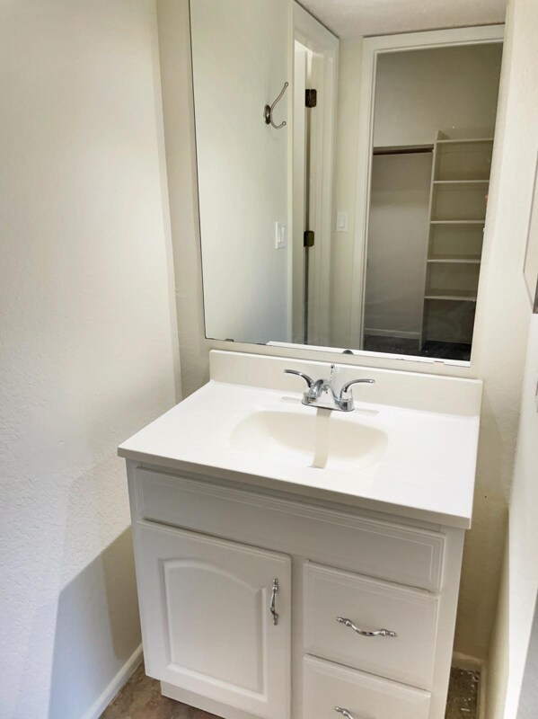 Building Photo - 2182 N Pantano Rd