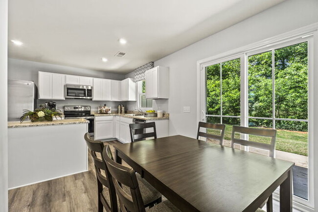 Building Photo - 3 bedroom 2.5 Bath Unfurnished Townhome fo...