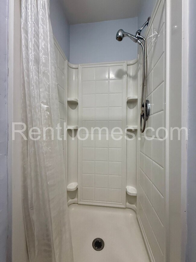Building Photo - 1410 Shoshone St