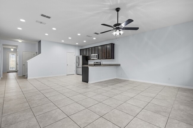 Building Photo - 11408 Center Lake Dr