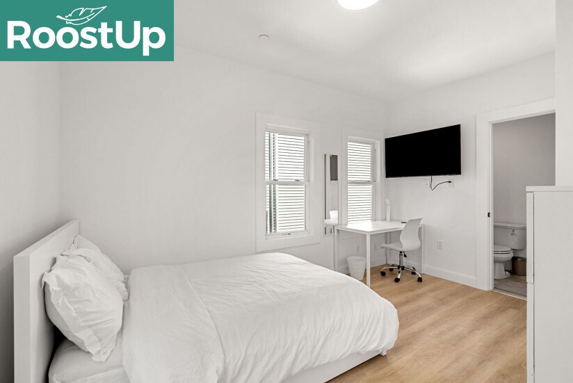 Building Photo - RoostUp Furnished Private Bedroom with Pri...
