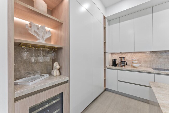 Building Photo - 220 S Swinton Ave