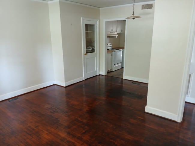 Building Photo - 109 Downing St