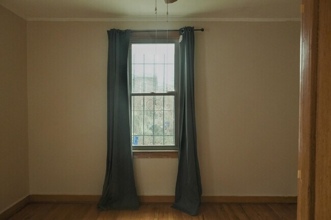 Building Photo - 831 Ashland St