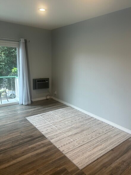 Building Photo - 3640 Cardiff Ave