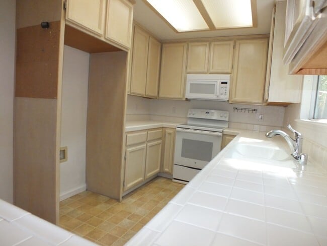 Building Photo - Placerville 3/2 home