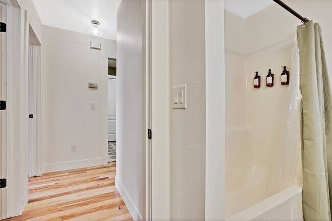 Building Photo - 4243 E Driftwood Dr