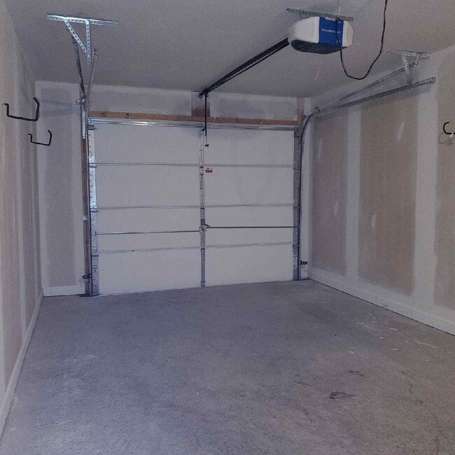 Building Photo - 903 W Gay St