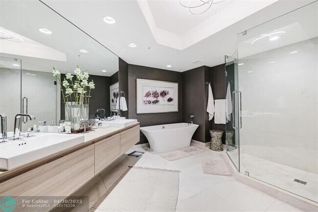 Building Photo - 17301 Biscayne Blvd