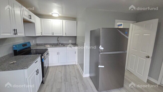 Building Photo - 418 River St