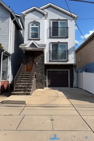 EXTERIOR - 159 Court St