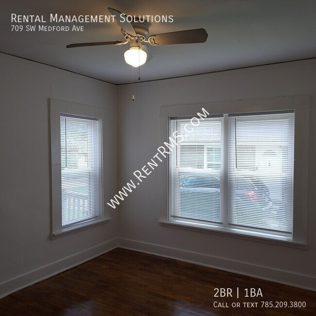 Building Photo - 709 SW Medford Ave