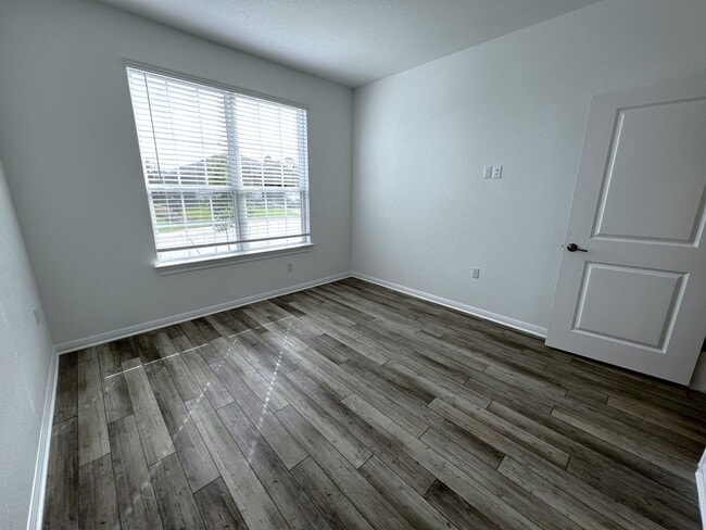 Building Photo - 106 Middle Crk Rd