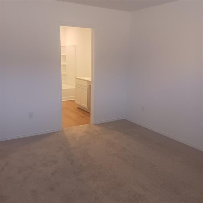 Building Photo - 1917 Black Poplar Wy