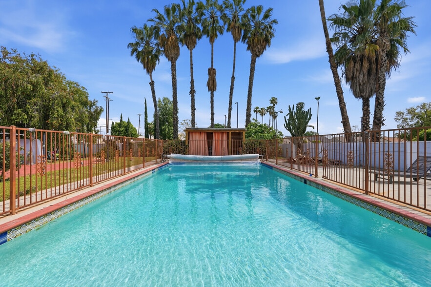 Building Photo - 8647 Corbin Ave