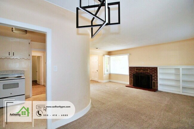 Building Photo - 686 Coronado St