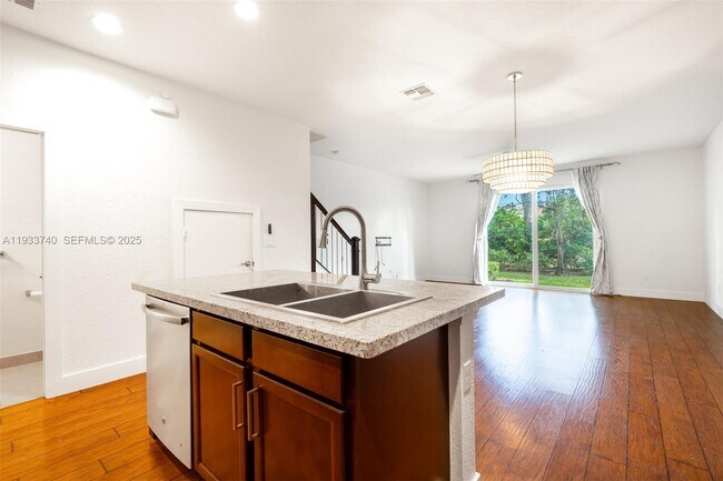 Building Photo - 4652 Horseshoe Cir