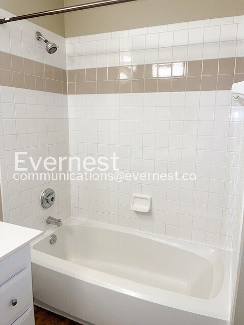 Building Photo - 1-Bed/1-Bath Condo/Pet Friendly/Available Soon!