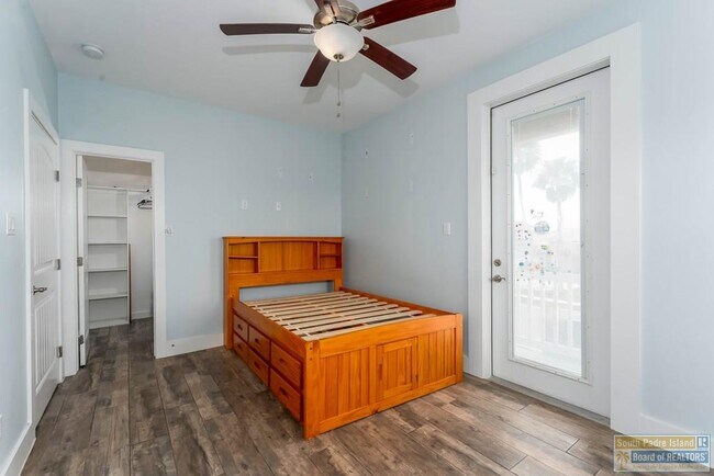 Building Photo - 133 Oleander Dr