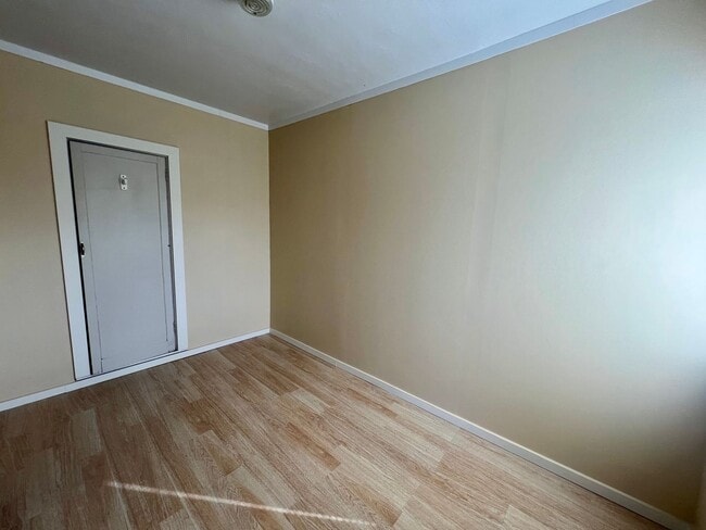 Building Photo - 1407