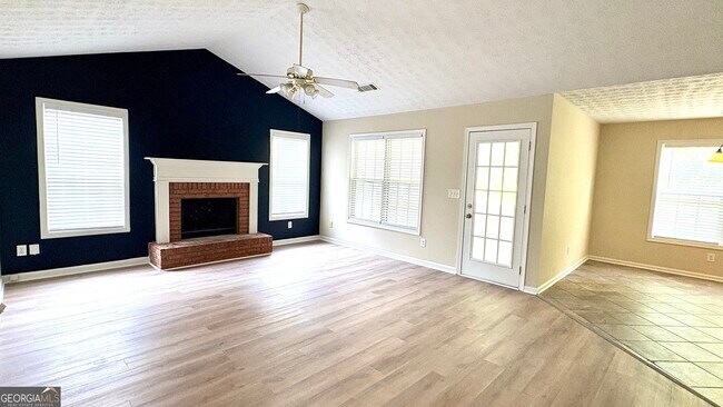 Building Photo - 2336 Pettit Dr