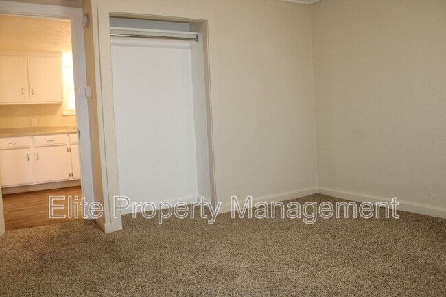 Building Photo - 605 Acero Ave