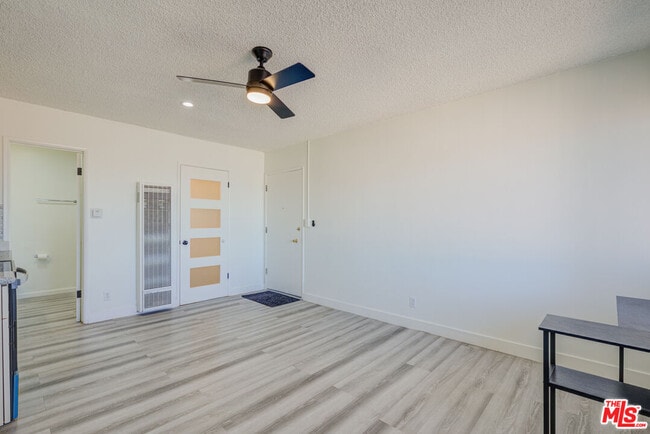 Building Photo - 305 E Plymouth St