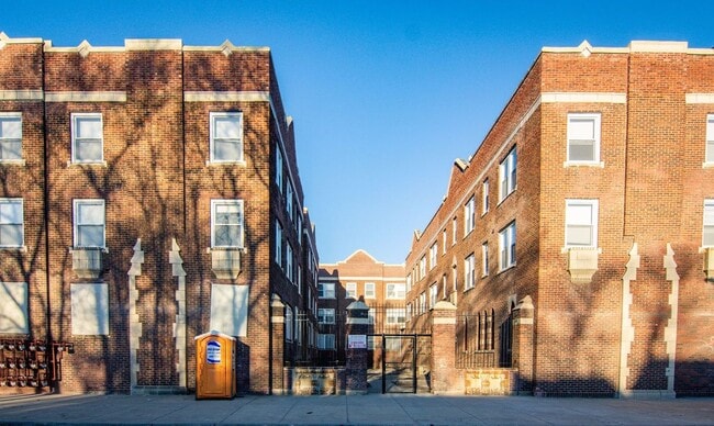 Building Photo - 735 W Garfield Blvd