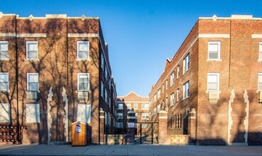 Building Photo - 735 W Garfield Blvd