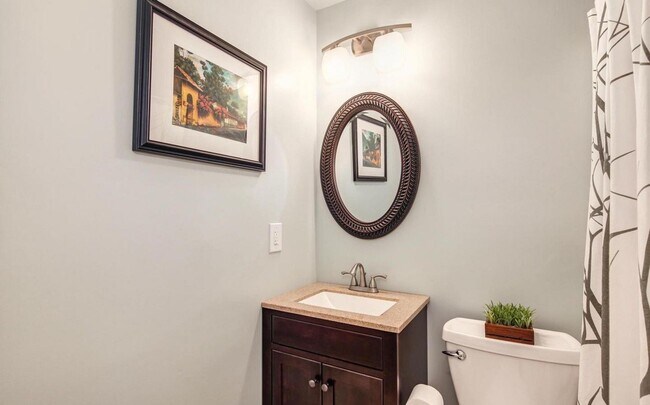 Building Photo - Splendid Split Foyer Home on Cul-de-Sac in...