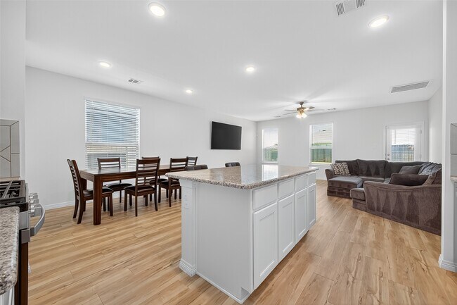 Building Photo - 21624 Elmheart Dr