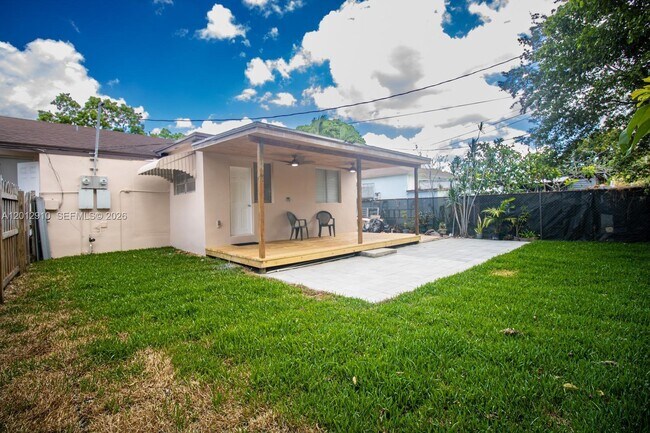 Building Photo - 5860 SW 9th St