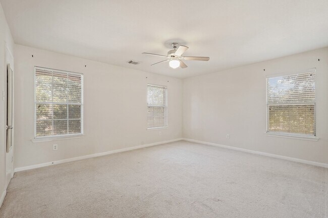 Building Photo - 29650 Legends Green Dr