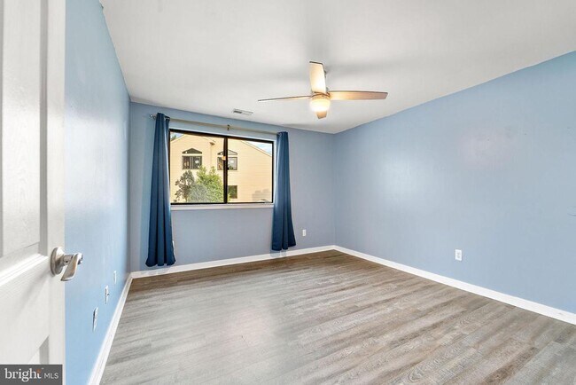 Building Photo - 1512 Roberts Way