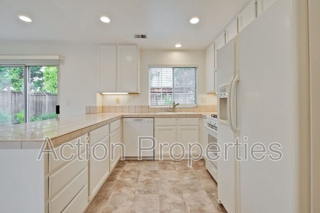 Building Photo - 857 Markham Terrace