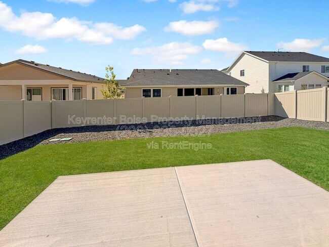 Building Photo - 2415 N Silver Wolf Ave