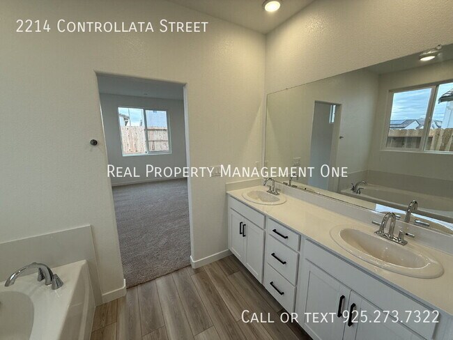 Building Photo - 2214 Controllata St