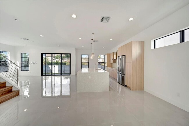 Building Photo - 1427 SW 23rd St