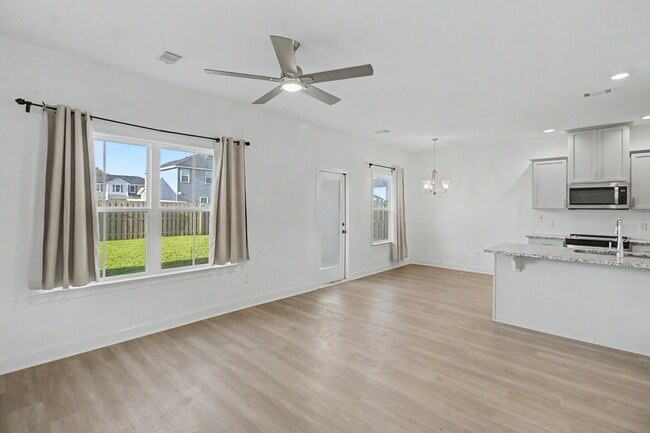 Building Photo - 248 Buckingham Dr