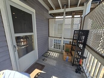 Building Photo - 28 Bardwell St