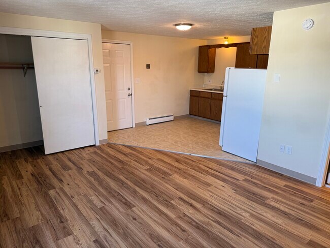 Building Photo - 106 Granite St