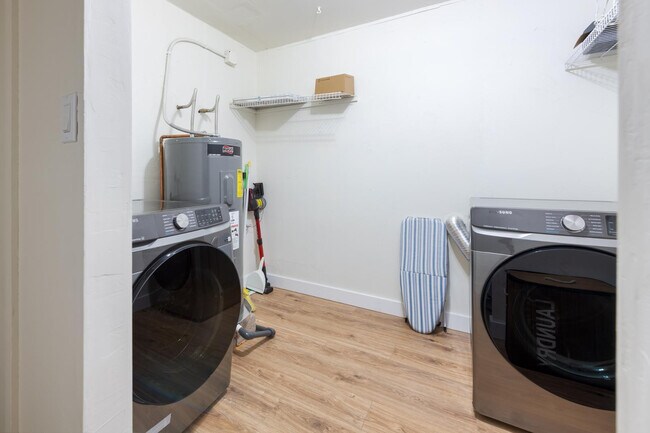 Building Photo - 2237 E Hillery Dr