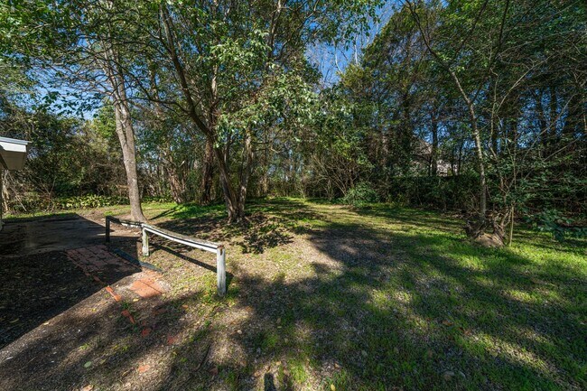 Building Photo - Spacious 3BR/2BA – 1,480 Sq Ft of Comforta...