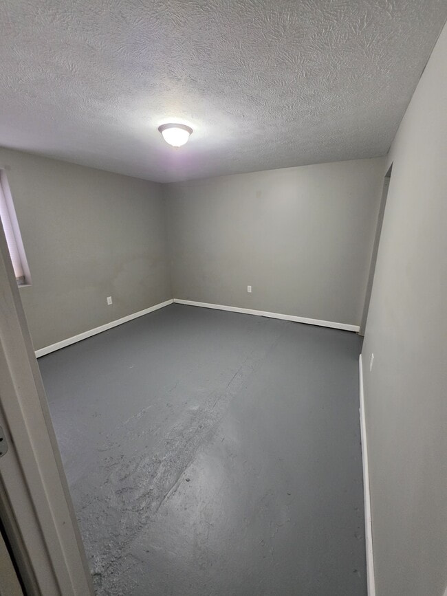 Building Photo - 132 N 35th Ave