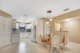 Building Photo - 755 Saturn St